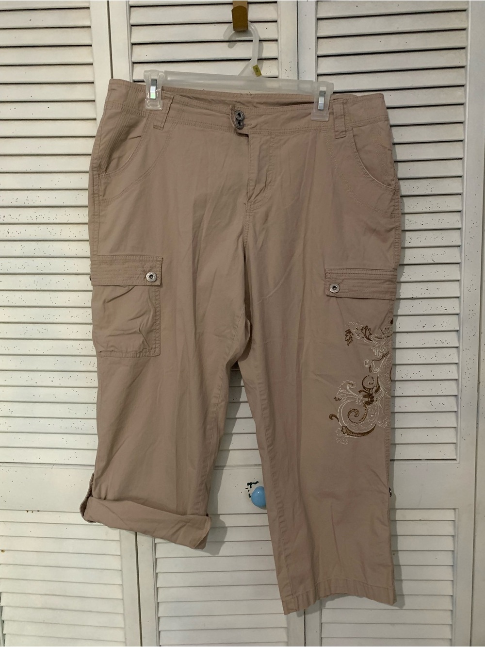 Lane Bryant Khaki Convertible Cargo Capri Pants With Embroidery